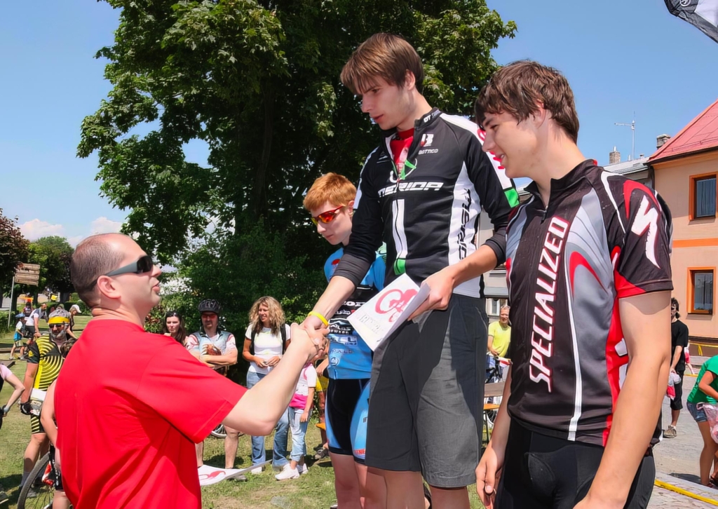 Náš úspěšný klient David Plný (Merida Biking Team) vyhrál bikový závod Cyklo Maštale v Proseči 2011 (trasa 50km, kategorie junioři) - Ceremoniál pro vítěze.